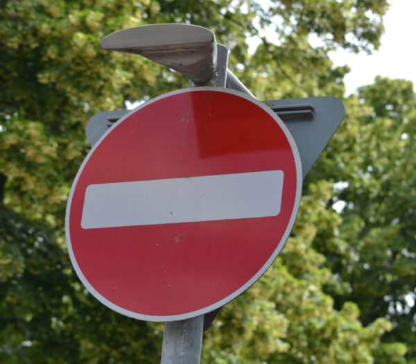 removing-road-signs-what-does-the-highway-code-say-deterbolt-store